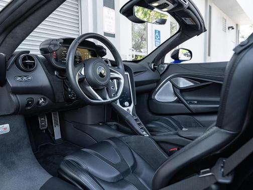 2024 McLaren 750S Base