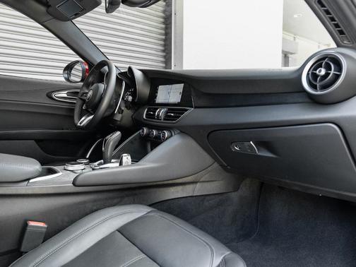 2023 Alfa Romeo Giulia Base