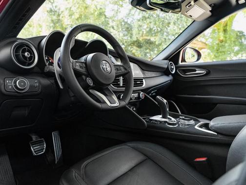 2023 Alfa Romeo Giulia Base