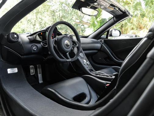 2016 McLaren 675LT 