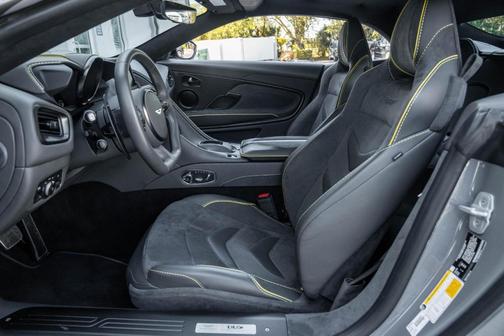 2022 Aston Martin DBS Superleggera Volante