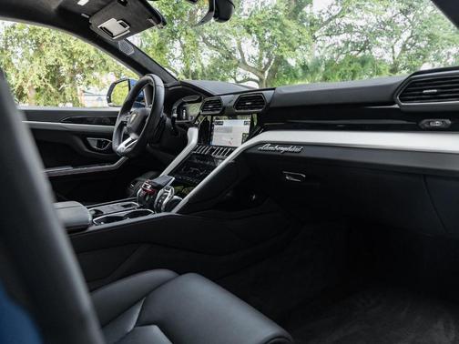 2020 Lamborghini Urus Base