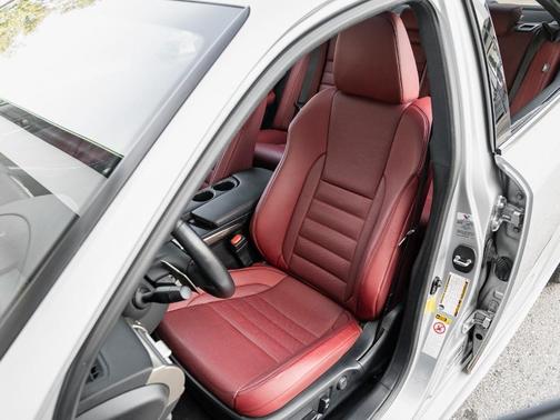 2016 Lexus IS 200t Base (A8)