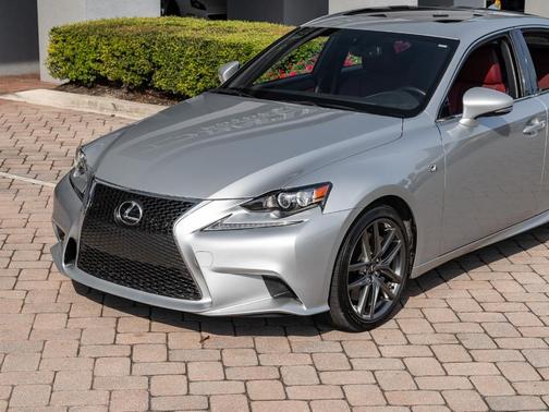 2016 Lexus IS 200t Base (A8)