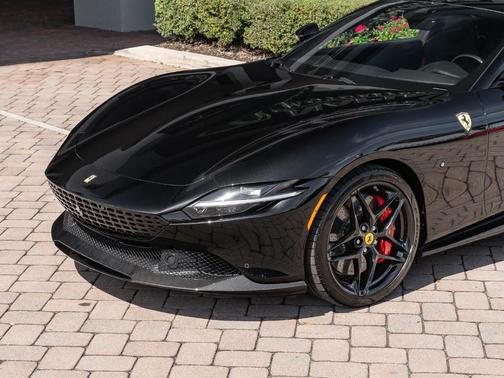 2023 Ferrari Roma Base