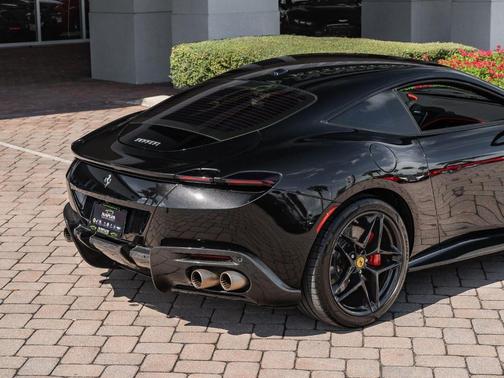 2023 Ferrari Roma Base