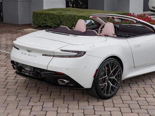 2025 Aston Martin DB12 Volante