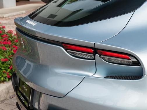 2025 Ferrari Purosangue Base