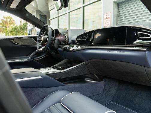 2025 Ferrari Purosangue Base