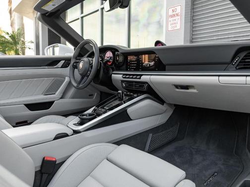 2023 Porsche 911 4 GTS