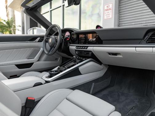 2023 Porsche 911 4 GTS