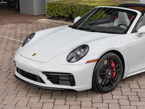 2023 Porsche 911 4 GTS