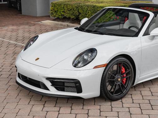 2023 Porsche 911 4 GTS