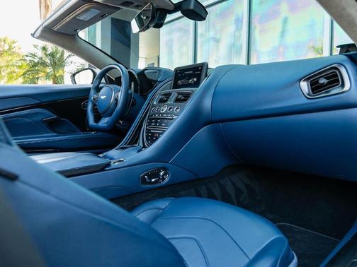 2020 Aston Martin DBS Superleggera Volante