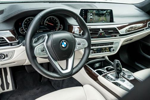 2018 BMW 750 i