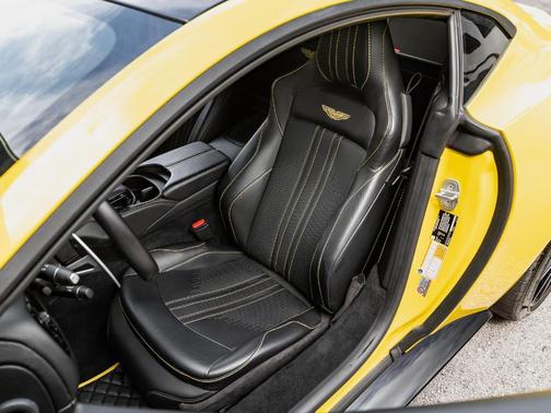 2020 Aston Martin Vantage Base