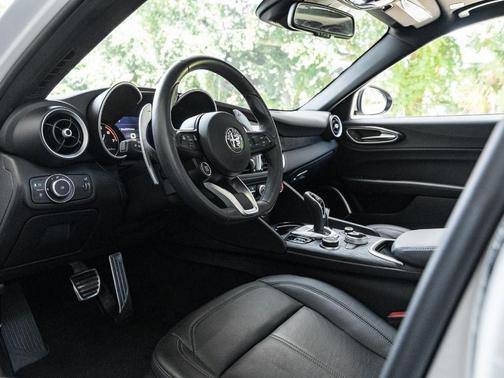 2023 Alfa Romeo Giulia Base