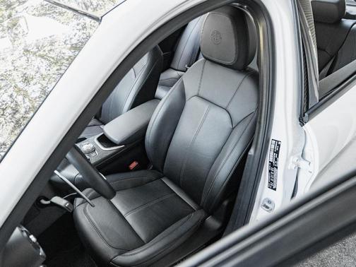 2023 Alfa Romeo Giulia Base