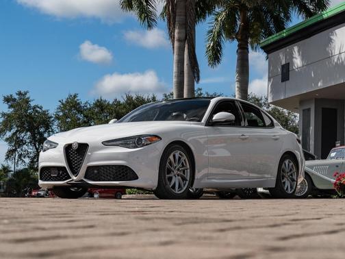 2023 Alfa Romeo Giulia Base