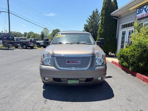 Tan 2011 GMC Yukon XL 2500 SLT