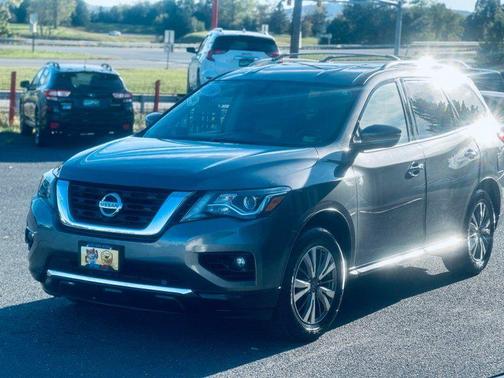 2018 Nissan Pathfinder SV