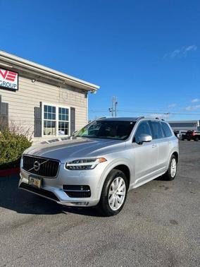 2016 Volvo XC90 T6 Momentum