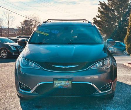 2018 Chrysler Pacifica Touring-L