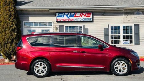 2017 Chrysler Pacifica Touring-L Plus