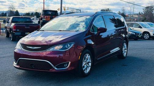2017 Chrysler Pacifica Touring-L Plus
