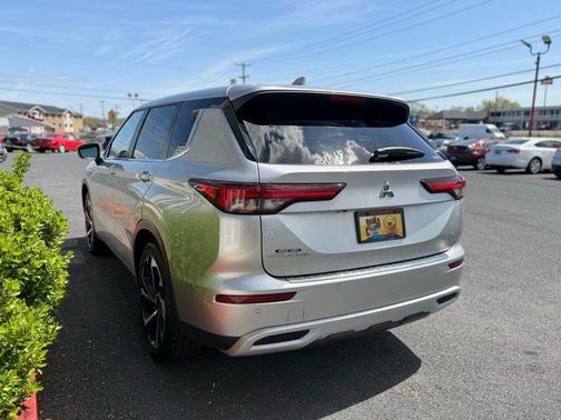 2022 Mitsubishi Outlander SE