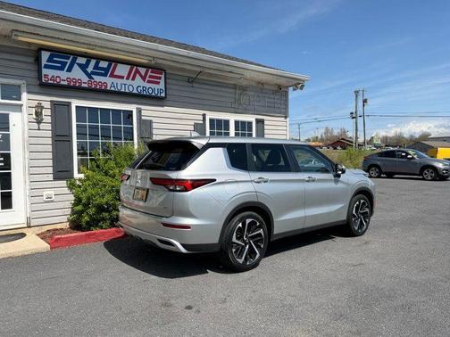 2022 Mitsubishi Outlander SE