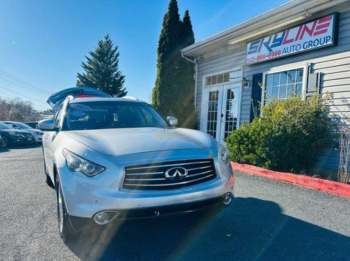 2015 INFINITI QX70 Base