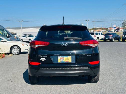 2017 Hyundai TUCSON SE