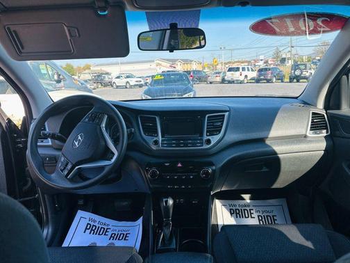 2017 Hyundai TUCSON SE