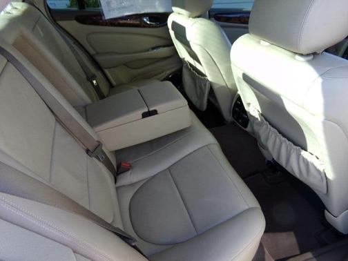2006 Jaguar XJ8 