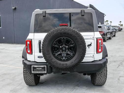Oxford White 2024 Ford Bronco Wildtrak
