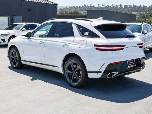 Uyuni White 2026 Genesis GV70 2.5T Sport Prestige