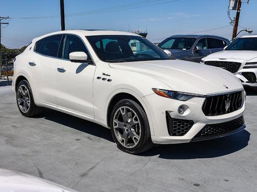Bianco 2023 Maserati Levante Modena