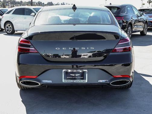 Vik Black 2026 Genesis G70 2.5T Prestige