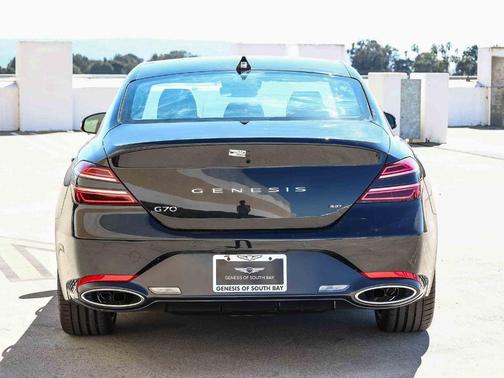 Vik Black 2026 Genesis G70 3.3T Sport Prestige