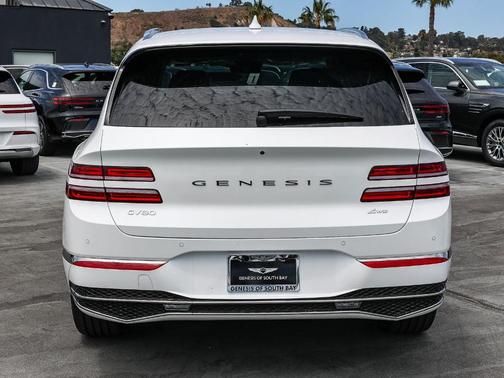 Uyuni White 2026 Genesis GV80 2.5T