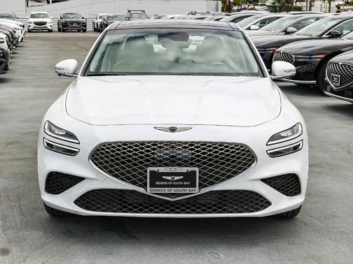 Uyuni White 2026 Genesis G70 2.5T Prestige