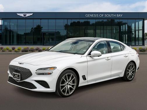 Uyuni White 2026 Genesis G70 2.5T Prestige