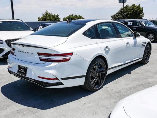 Uyuni White 2026 Genesis G80 3.5T