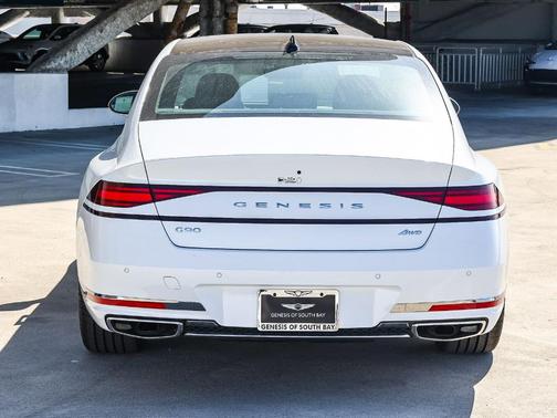 Uyuni White 2026 Genesis G90 3.5T e-SC