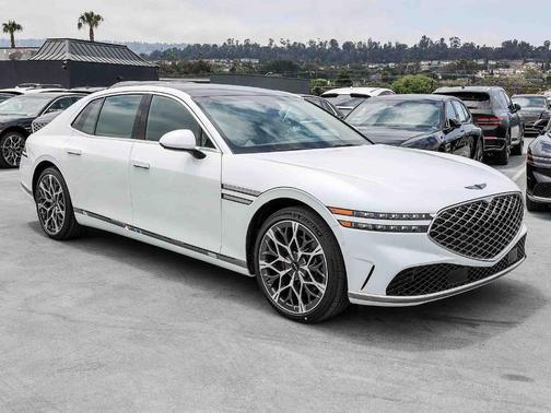 Uyuni White 2026 Genesis G90 3.5T e-SC