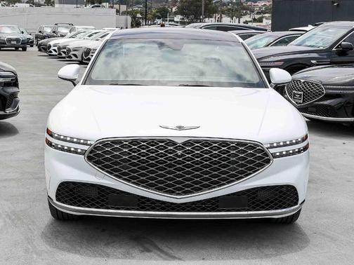 Uyuni White 2026 Genesis G90 3.5T e-SC