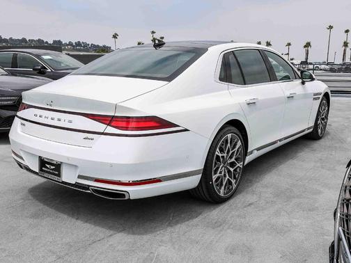 Uyuni White 2026 Genesis G90 3.5T e-SC