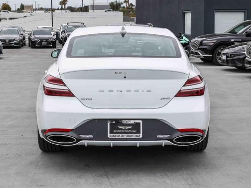Uyuni White 2026 Genesis G70 2.5T