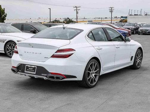 Uyuni White 2026 Genesis G70 2.5T